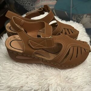 Women's Tan Sandals